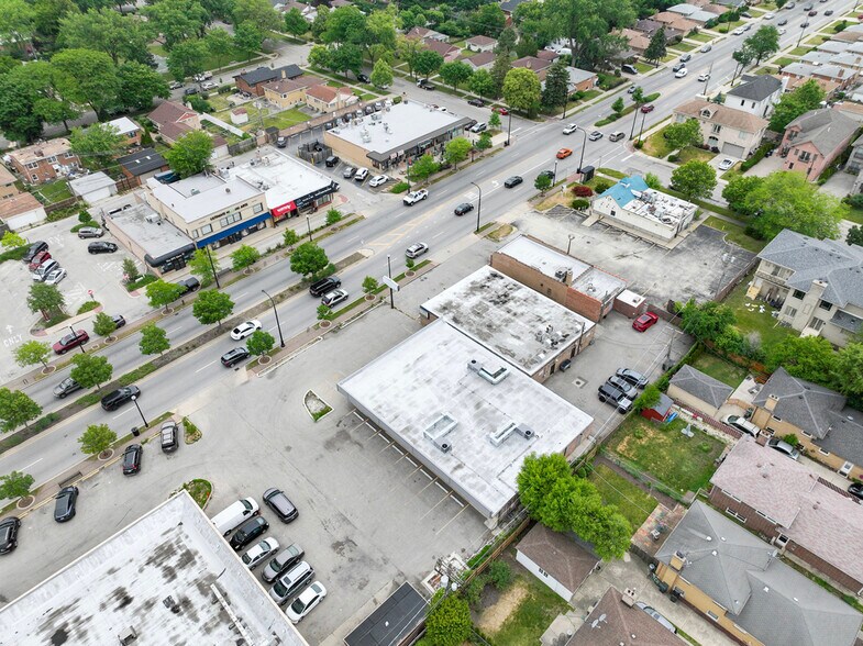 More Photos Of 3921-3925 W Touhy Ave, Lincolnwood Freestanding For Sale