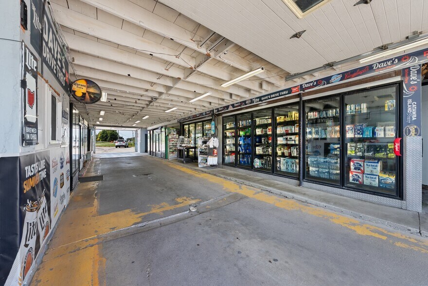 More Photos Of 7697 E Harbor Rd, Lakeside Marblehead Convenience Store For Sale