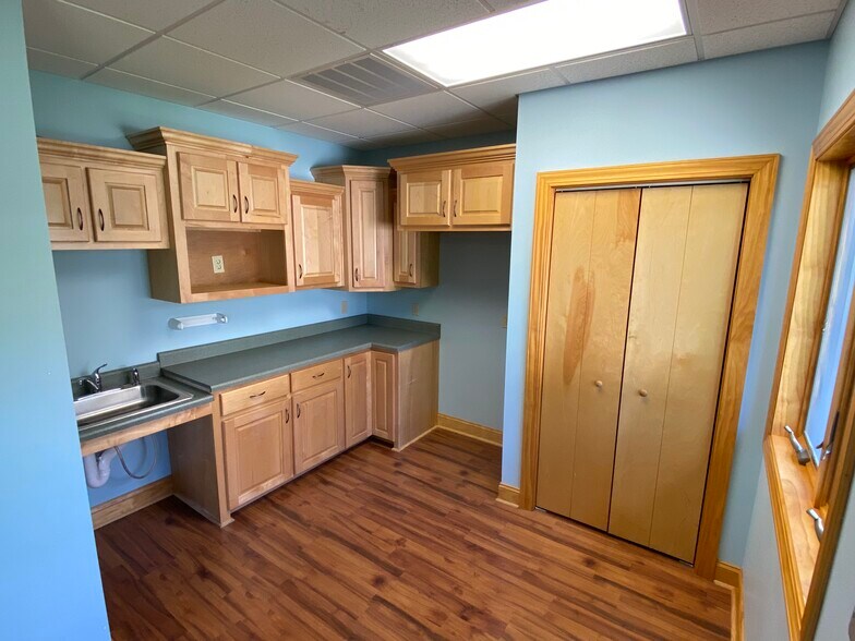 More Photos Of 717 Greenway Rd, Boone Medical For Lease