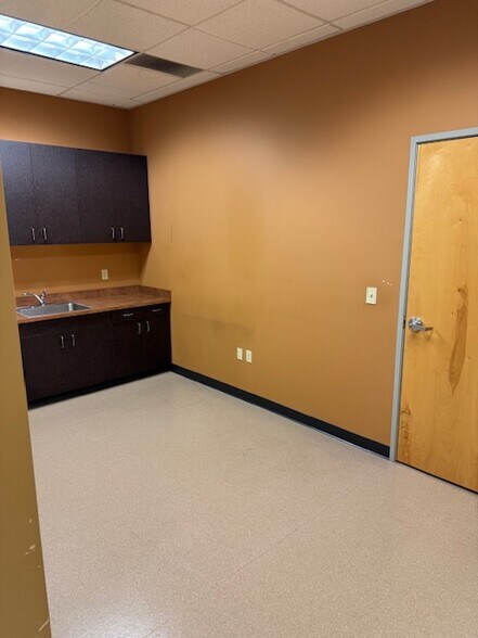 More Photos Of 825 S Center St, Tacoma Office For Lease