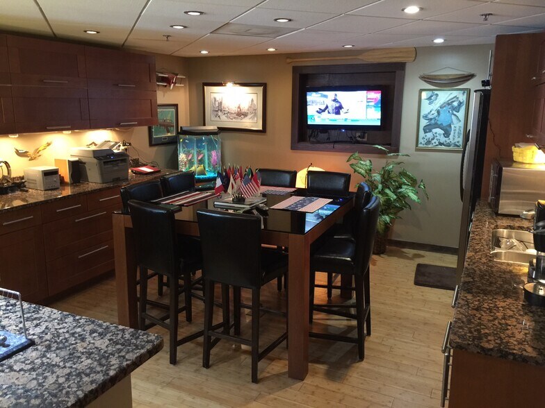 More Photos Of 15426 70th Ct, Orland Park Light Distribution For Lease