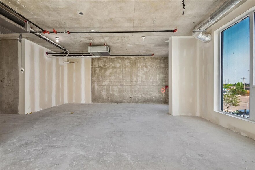 More Photos Of 600 Dixon Rd, Toronto Hotel For Sale