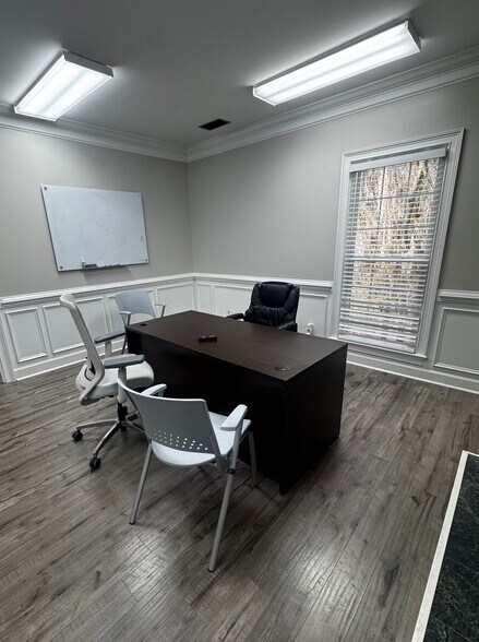 More Photos Of 340 Eisenhower Dr, Savannah Office For Lease