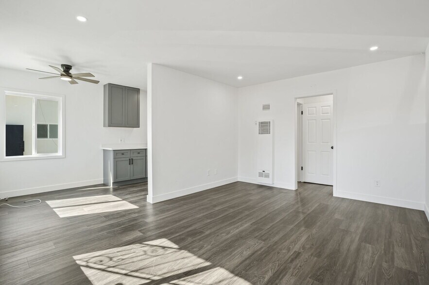 More Photos Of 925 W 84th St, Los Angeles Apartments For Sale