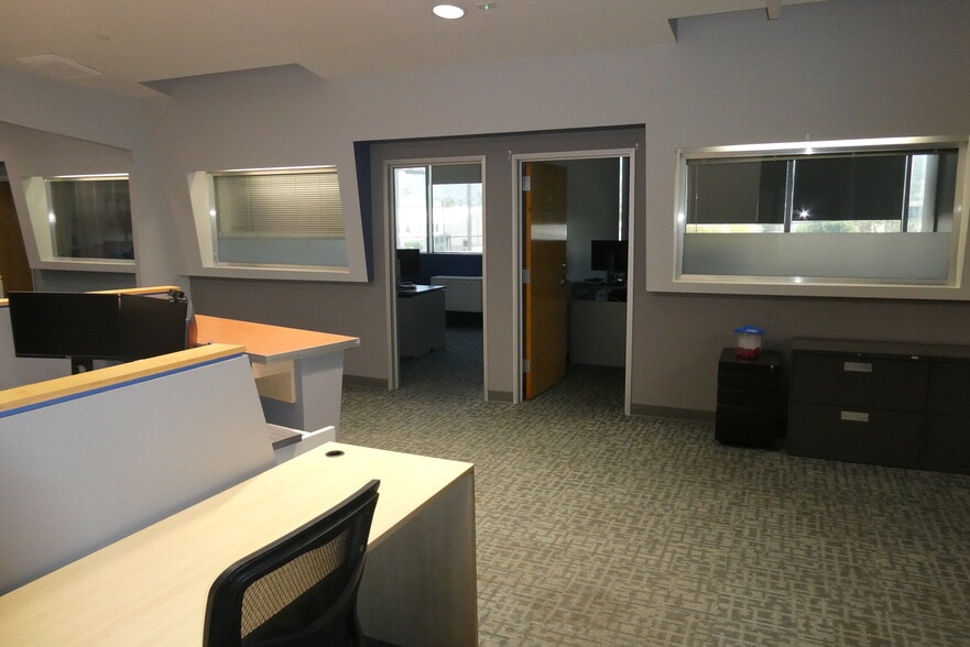 More Photos Of 6100-6120 San Fernando Rd, Glendale Office For Sale