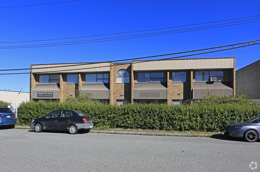 More Photos Of 6866 Russell Av, Burnaby Office For Lease