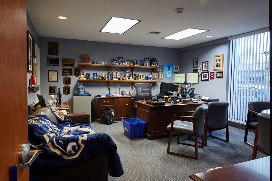 More Photos Of 9171 Gazette Ave, Chatsworth Manufacturing For Sale