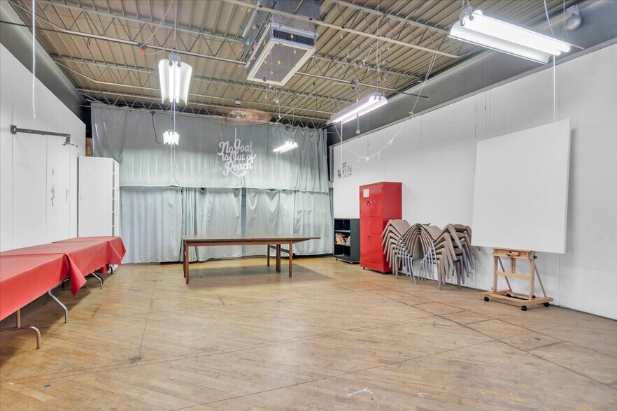 More Photos Of 2531 E Lehigh Ave, Philadelphia Storefront Retail Office For Sale