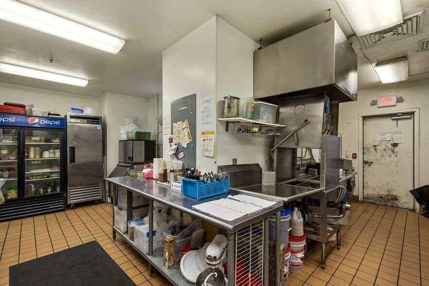 More Photos Of 5100-N Star Blvd, Great Falls Storefront Retail Office For Sale