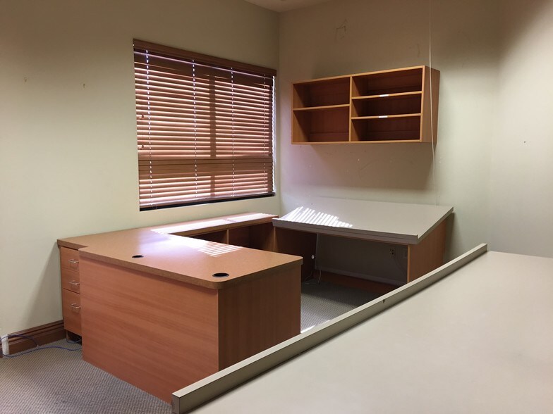 More Photos Of 2575 Montessouri St, Las Vegas Loft Creative Space For Lease