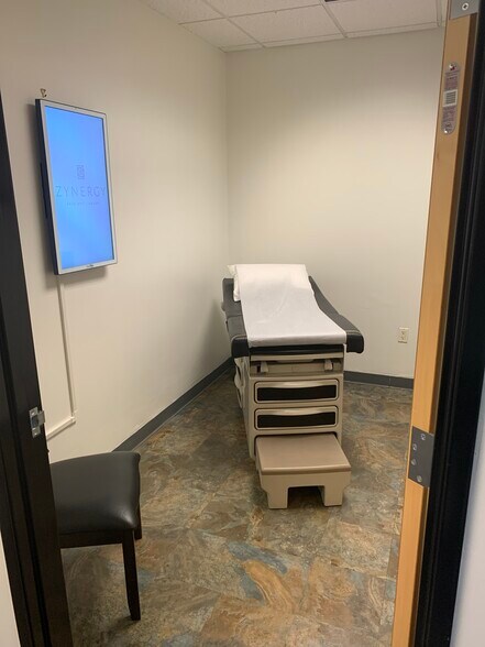 More Photos Of 936 W Chandler Blvd, Chandler Medical For Lease
