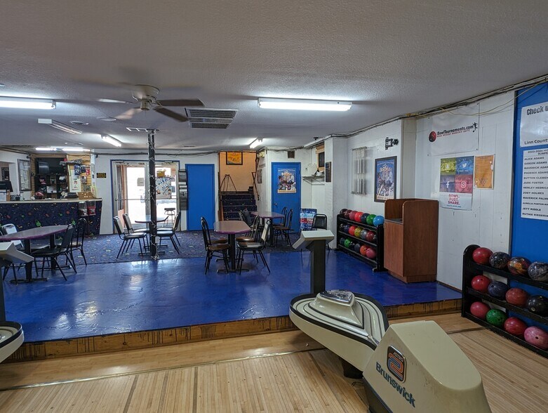 More Photos Of 124 W Boston St, Brookfield Bowling Alley For Sale