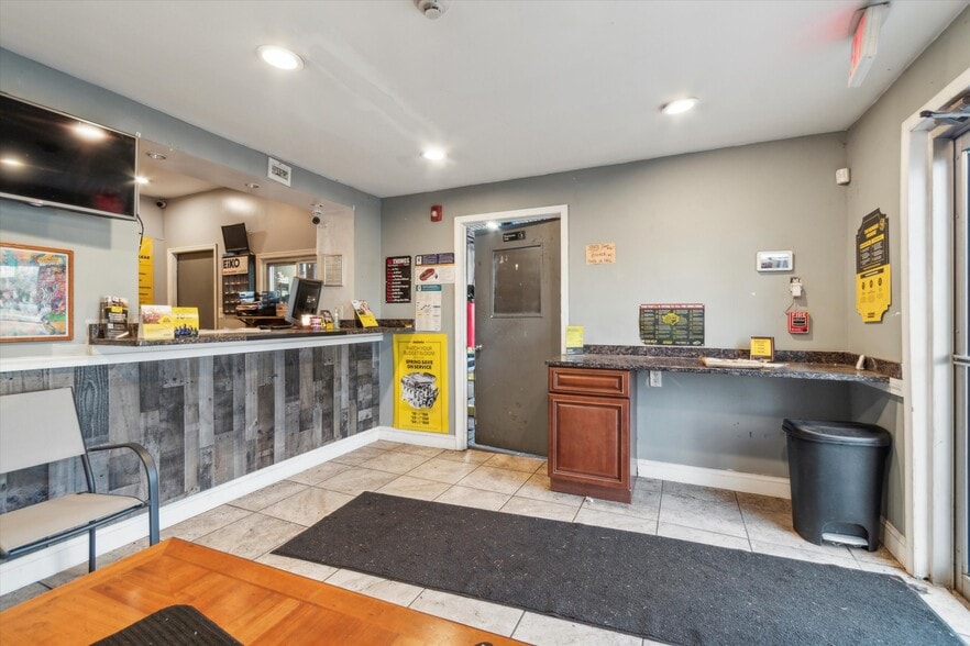 More Photos Of 555 Us Highway 13, Bristol General Retail For Sale