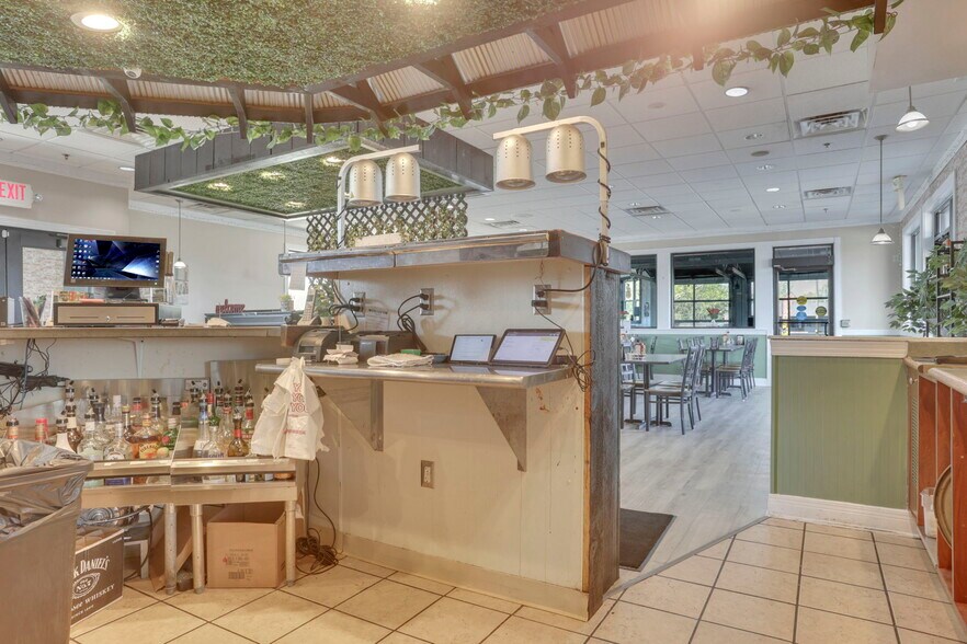 More Photos Of 1122 Hebron Rd, Heath Restaurant For Sale