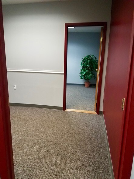 More Photos Of 112 Merrick Rd, Lynbrook Office For Lease