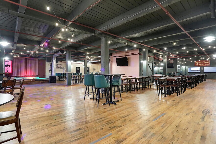 More Photos Of 35 S Main St, Batesville Warehouse For Sale