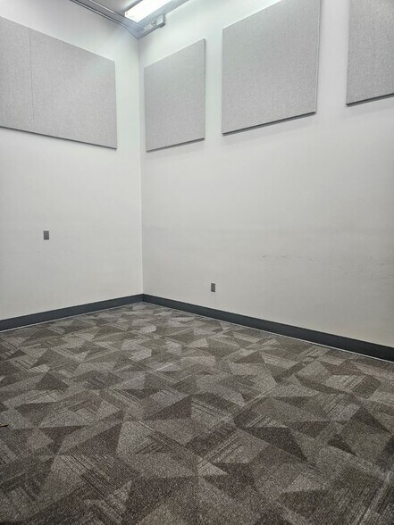 More Photos Of 3207 Laura Ln, Middleton Flex For Lease