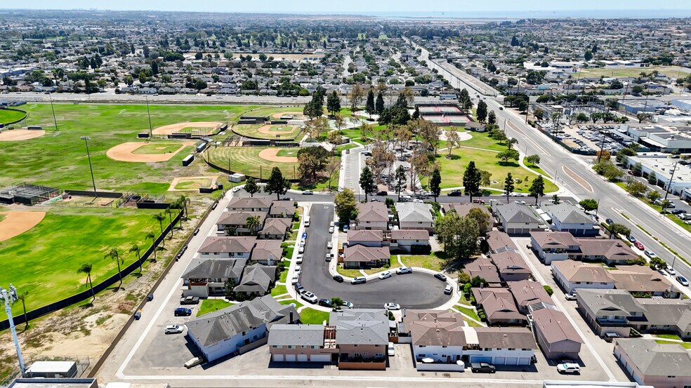 More Photos Of 5571 Reno Cir, Huntington Beach Apartments For Sale