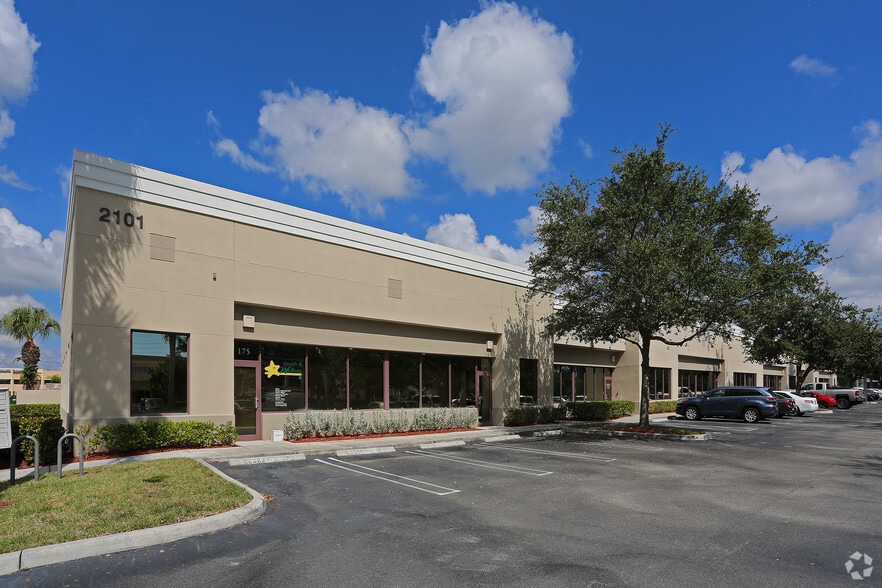 More Photos Of 2101 Centrepark West Dr, West Palm Beach Office For Lease