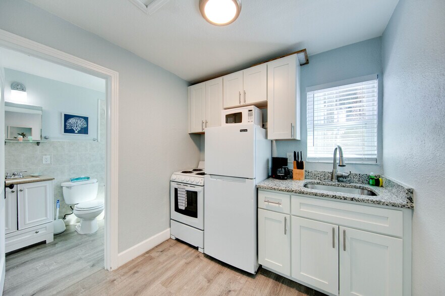 More Photos Of 12321 Gulf Blvd, Treasure Island Hospitality For Sale