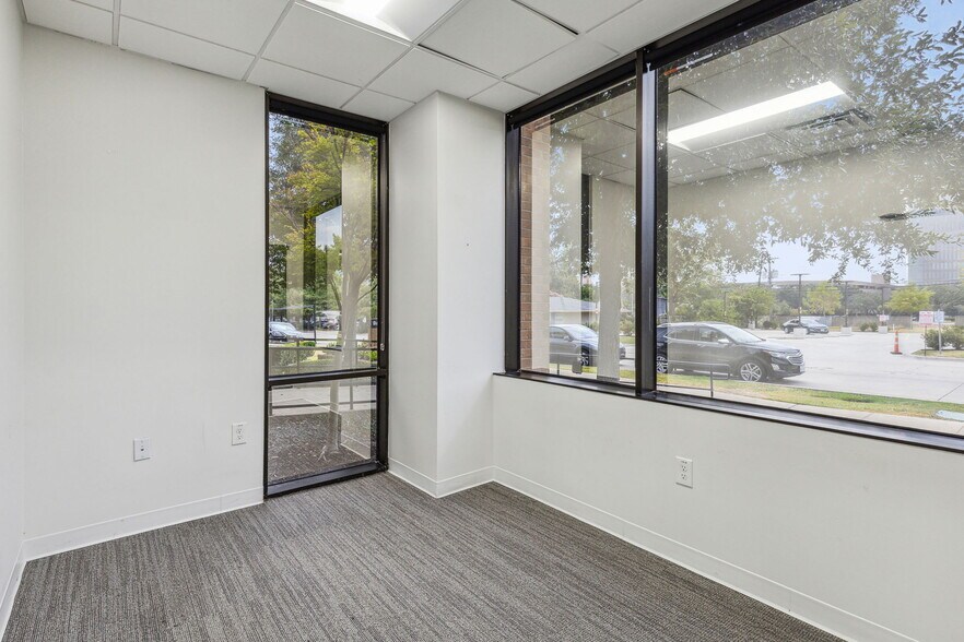 More Photos Of 5477 Glen Lakes Dr, Dallas Medical For Lease