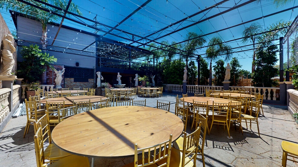 More Photos Of 6500 Foothill Blvd, Tujunga Restaurant For Sale