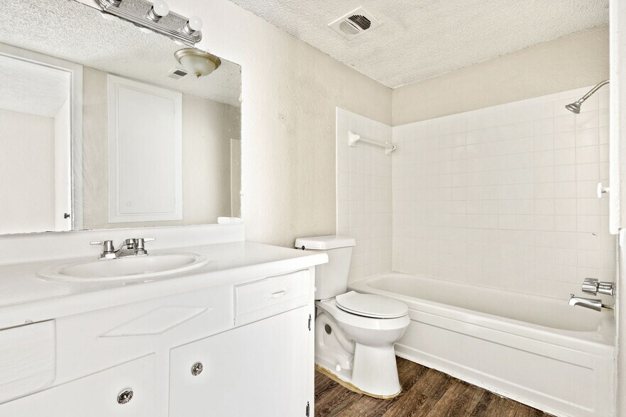 More Photos Of 7550 NW 10th St, Oklahoma City Apartments For Sale