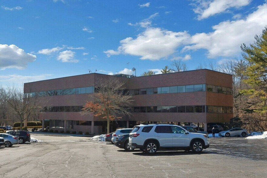 More Photos Of 100 Dutch Hill Rd, Orangeburg Medical For Lease