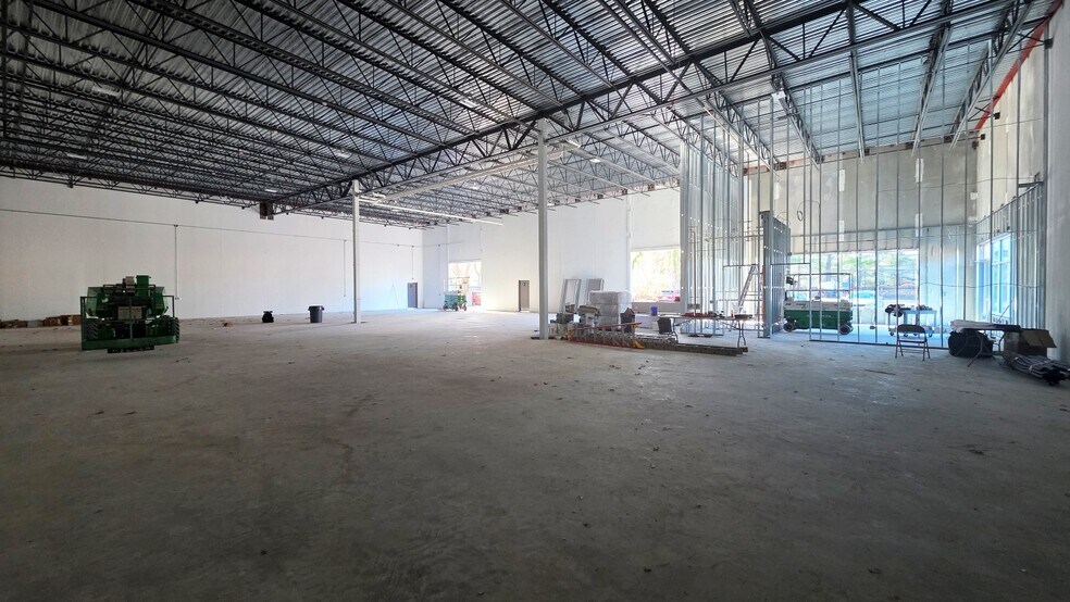 More Photos Of 2 Beaver Dam Rd, Islip Warehouse For Lease