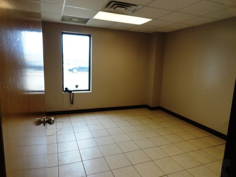 More Photos Of 7685 Fishel Dr N, Dublin Warehouse For Lease