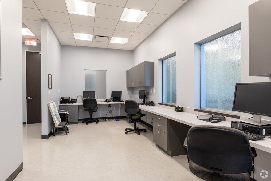 More Photos Of 7616 Branford Pl, Sugar Land Medical For Sale