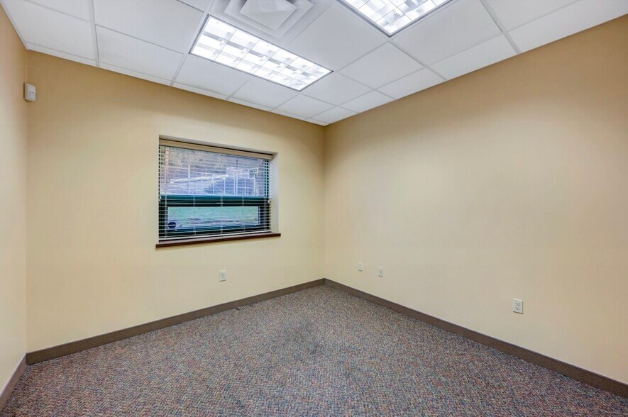 More Photos Of 1110 Clay Ave, Dunmore Medical For Lease