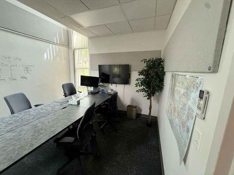 More Photos Of 3950 River Ridge Dr NE, Cedar Rapids Office For Sale