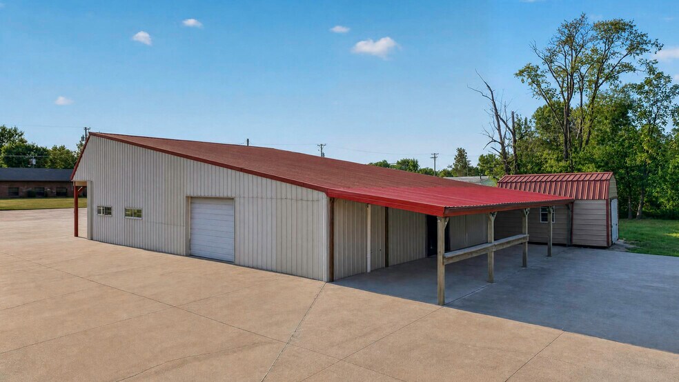 More Photos Of 412 N Mickey Mantle Blvd, Commerce Auto Repair For Sale