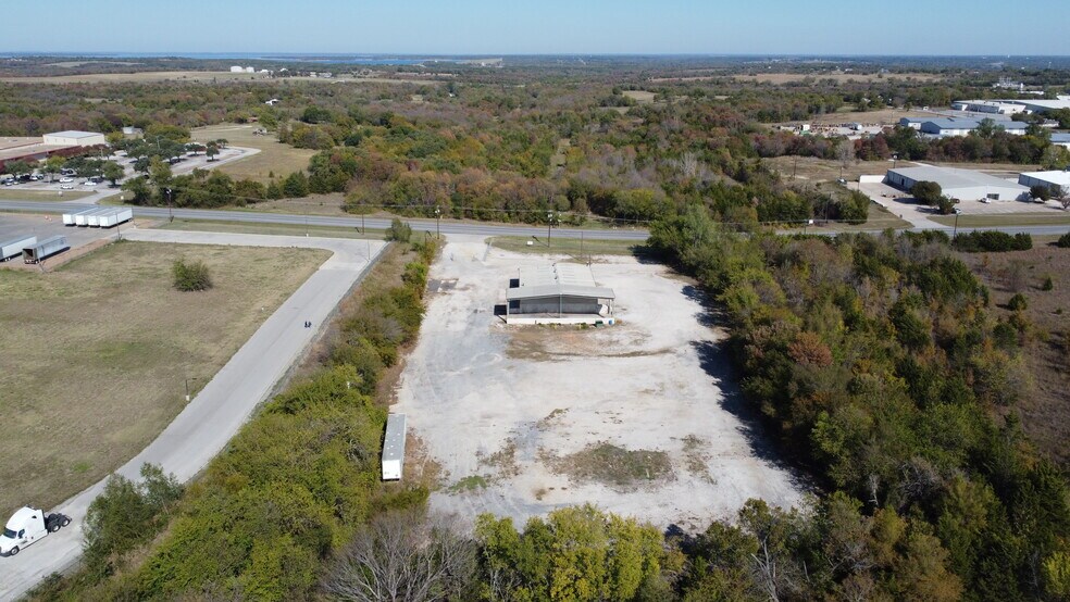 More Photos Of 2300 Texoma Dr, Denison Industrial For Lease