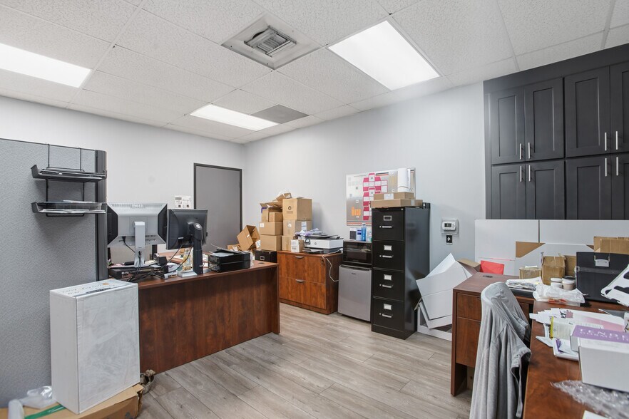 More Photos Of 1345 S Lewis St, Anaheim Warehouse For Sale