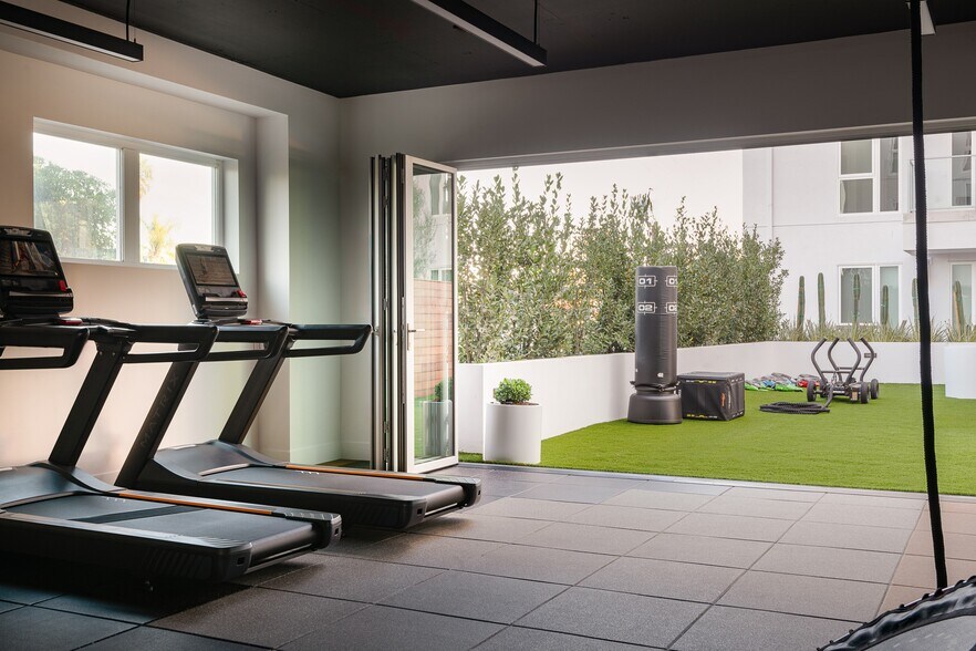 More Photos Of 5935 W Pico Blvd, Los Angeles Apartments For Lease