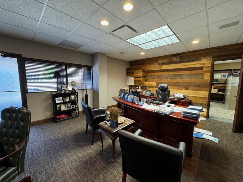 More Photos Of 5440 N Oak Tfwy, Kansas City Office For Sale