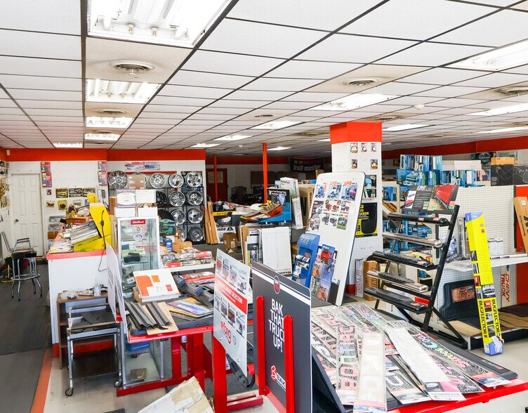 More Photos Of 2712 Owen Dr, Fayetteville Flex For Lease