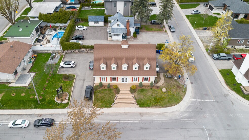 More Photos Of 675 Boul Samson, Laval Office For Sale