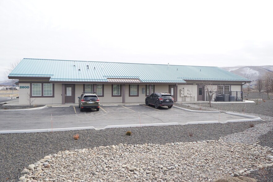 More Photos Of 2600 Business Pkwy, Union Gap Medical For Lease