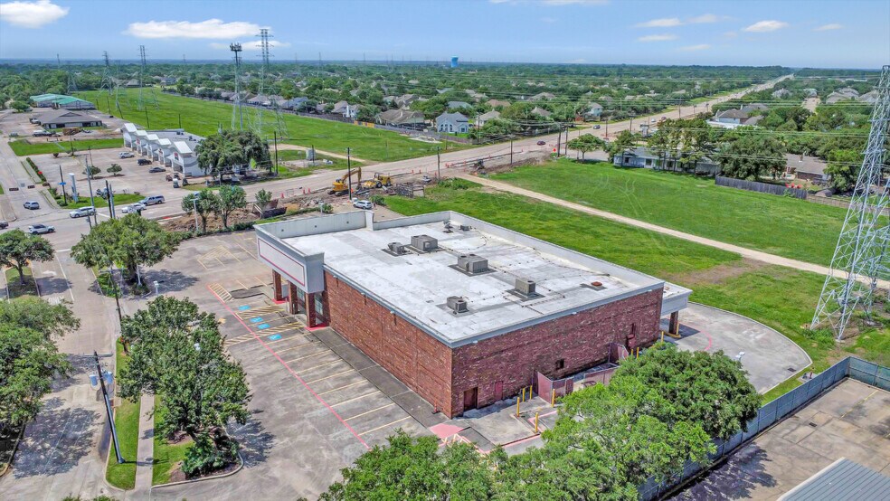 More Photos Of 2700 W Main St, League City Drugstore For Sale