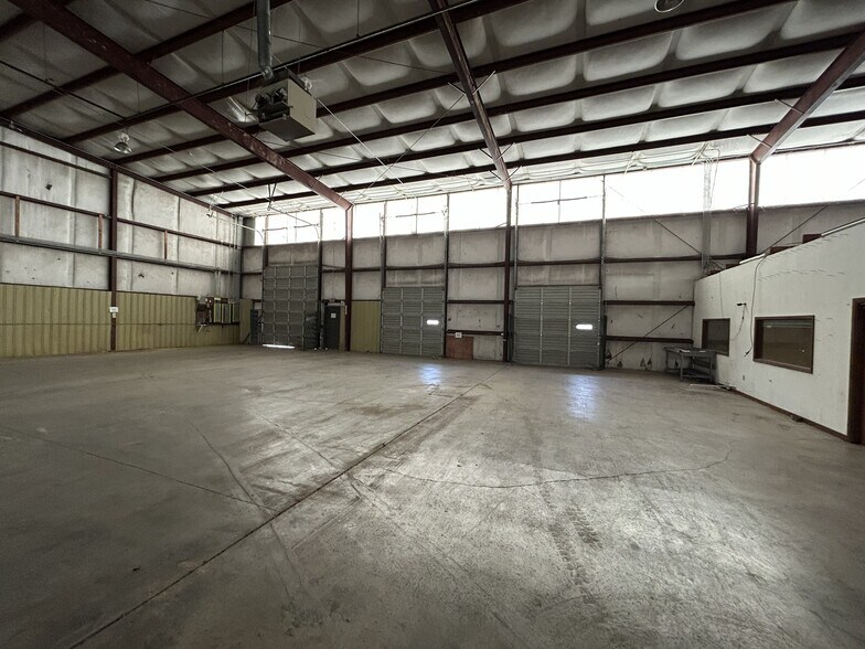 More Photos Of 160 Industrial Dr, Jackson Distribution For Lease