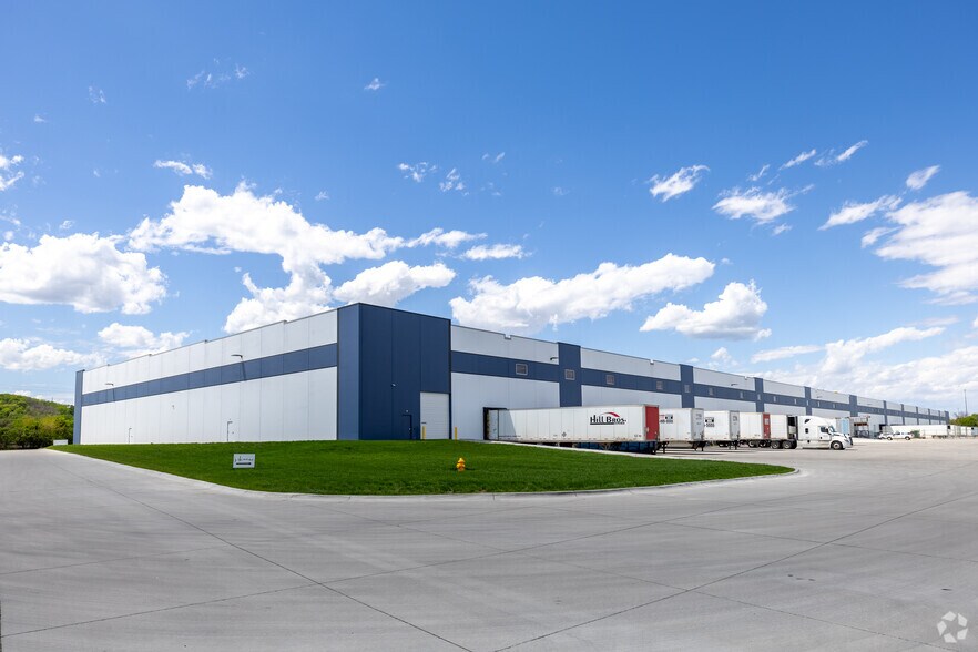 More Photos Of 2441 River Rd, Council Bluffs Distribution For Lease