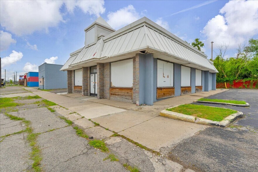 More Photos Of 12010 Greenfield Rd, Detroit General Retail For Sale