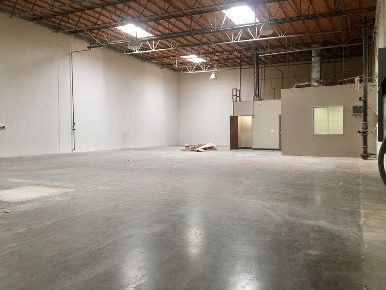 More Photos Of 41121 Golden Gate Cir, Murrieta Manufacturing For Lease