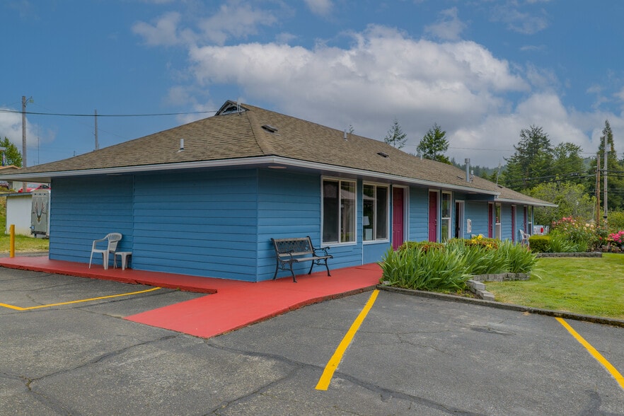 More Photos Of 787 N Central Blvd, Coquille Hotel For Sale