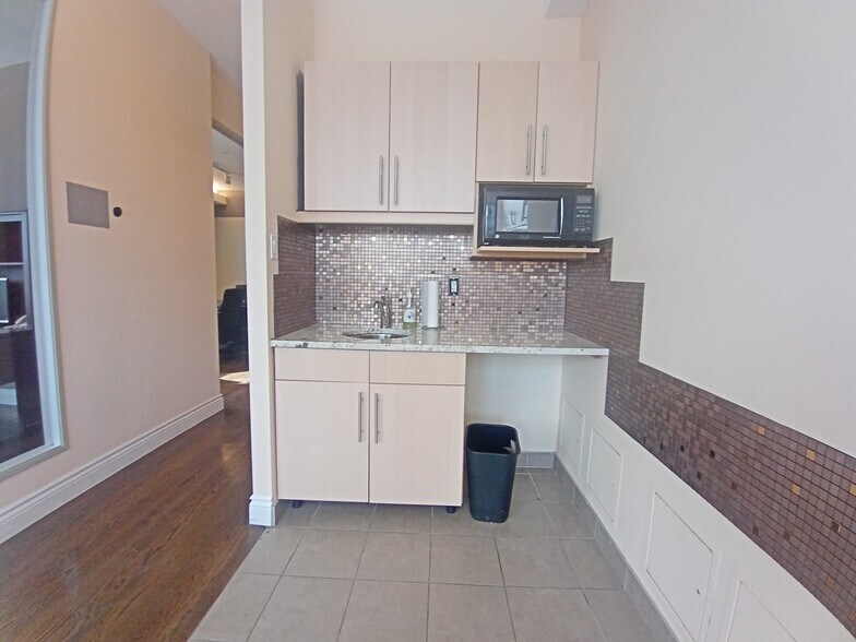 More Photos Of 300 Terry Fox Dr, Ottawa Office For Sale