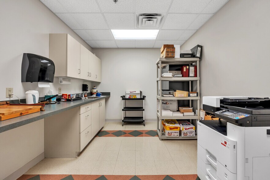 More Photos Of 80 Optical Dr, Southbridge Flex For Lease