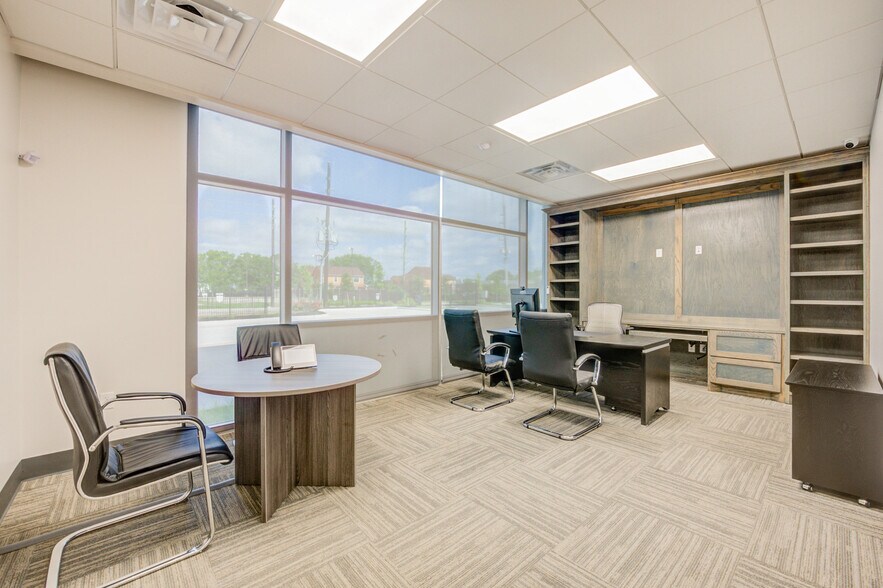 More Photos Of 11711 Bedford, Houston Loft Creative Space For Lease